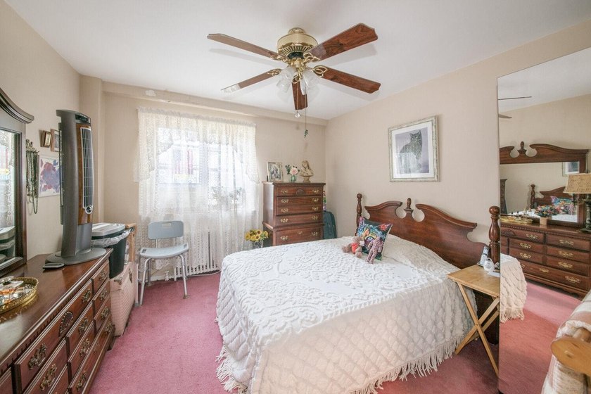Charming and spacious one-bedroom co-op with great natural light - photo 4