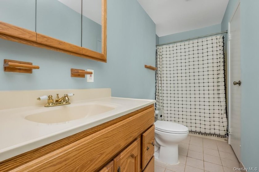 Beautifully Updated 2 Bedroom/1 Bath Condo In The Rarely - photo 12