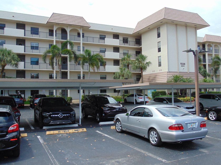 FIRST FLOOR. MOVE IN READY. COVERED PARKING. IMMACULATE JUMBO - photo 14