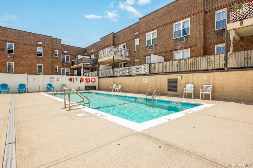Beautifully Updated 2 Bedroom/1 Bath Condo In The Rarely - photo 18