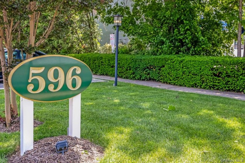 Beautifully Updated 2 Bedroom/1 Bath Condo In The Rarely - photo 19