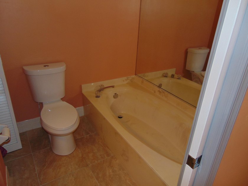 FIRST FLOOR. MOVE IN READY. COVERED PARKING. IMMACULATE JUMBO - photo 21