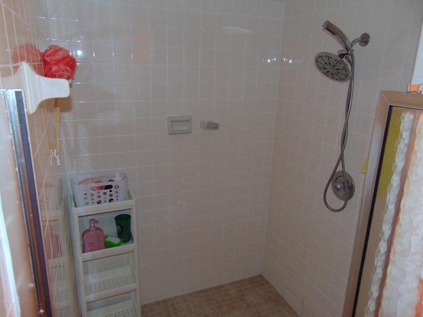 FIRST FLOOR. MOVE IN READY. COVERED PARKING. IMMACULATE JUMBO - photo 22