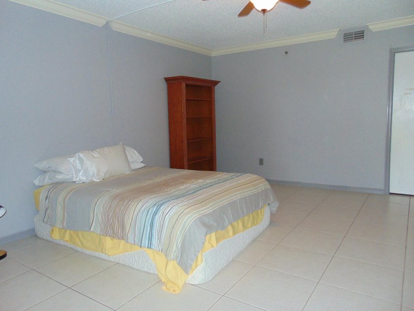 FIRST FLOOR. MOVE IN READY. COVERED PARKING. IMMACULATE JUMBO - photo 23
