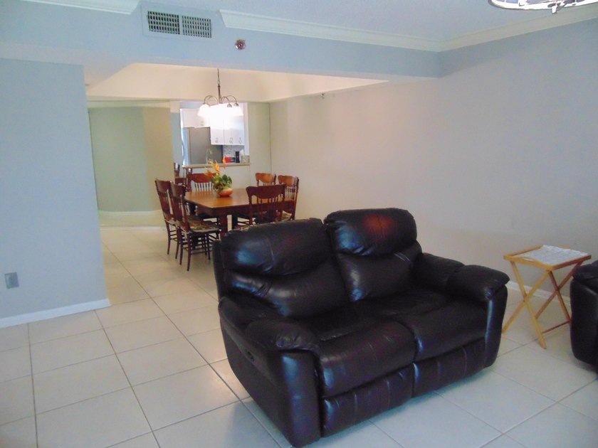 FIRST FLOOR. MOVE IN READY. COVERED PARKING. IMMACULATE JUMBO - photo 24