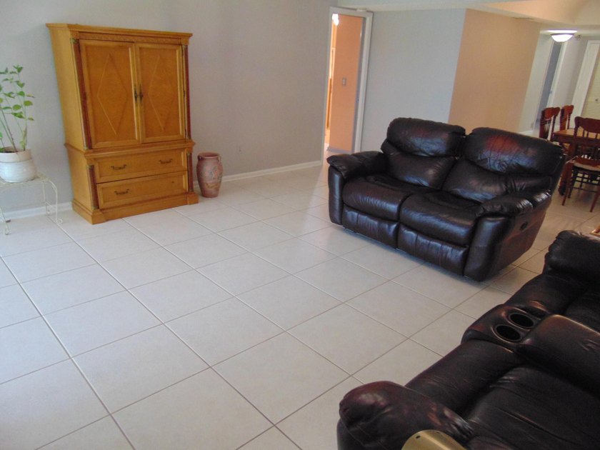 FIRST FLOOR. MOVE IN READY. COVERED PARKING. IMMACULATE JUMBO - photo 26