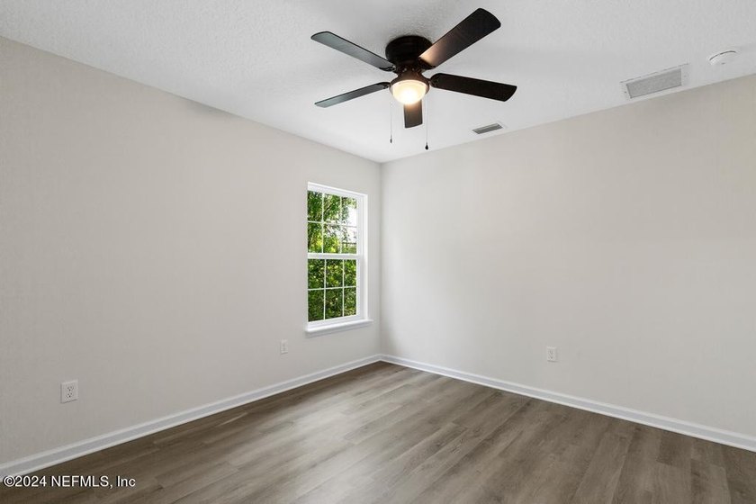 MOVE IN READY! NEW CONSTRUCTION! NO HOA! HUGE LOT ON OVER 1/2 - photo 31
