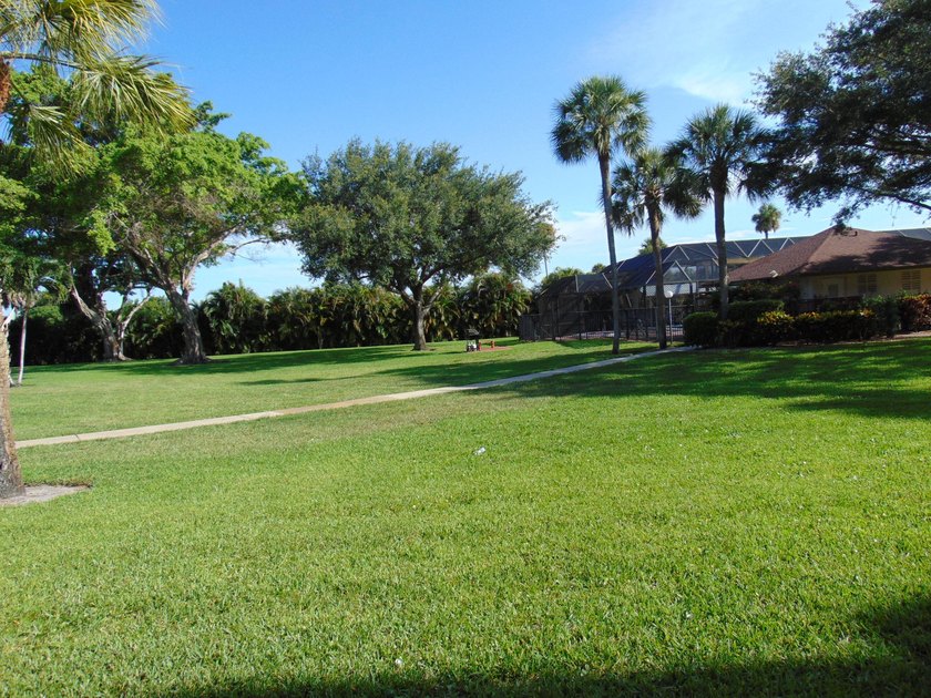 FIRST FLOOR. MOVE IN READY. COVERED PARKING. IMMACULATE JUMBO - photo 33