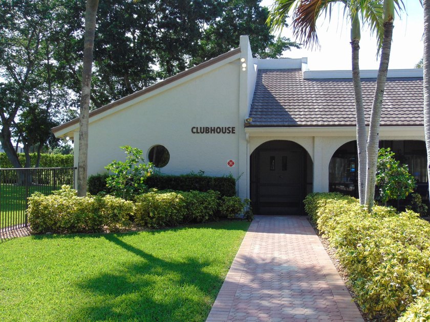 FIRST FLOOR. MOVE IN READY. COVERED PARKING. IMMACULATE JUMBO - photo 43