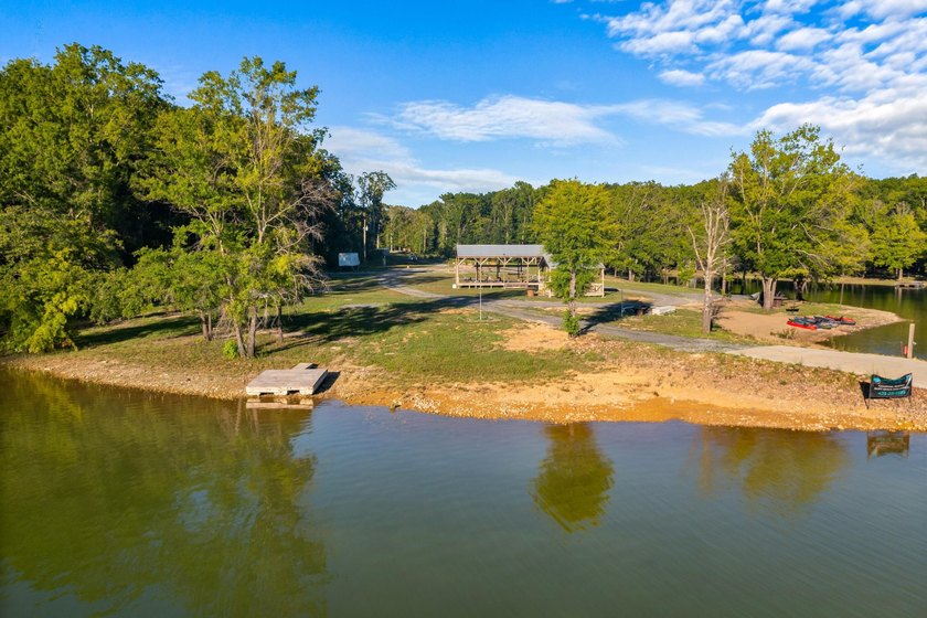 Lake life with a park feele experience the perfect blend of - photo 46