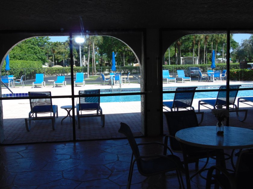 FIRST FLOOR. MOVE IN READY. COVERED PARKING. IMMACULATE JUMBO - photo 46
