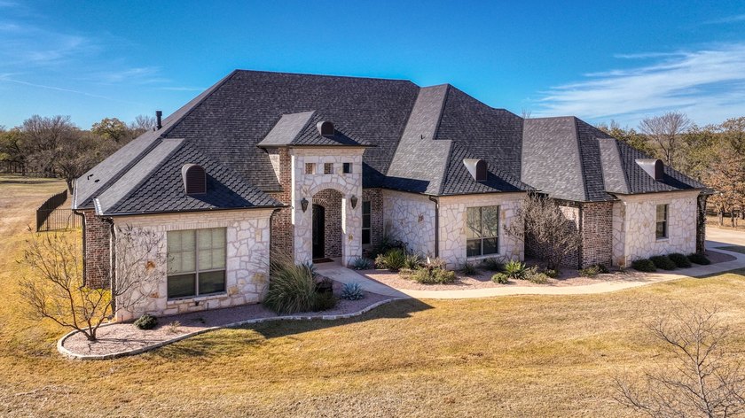 Back on the Market! Buyers Funding Fell Through! Come See it - photo 3