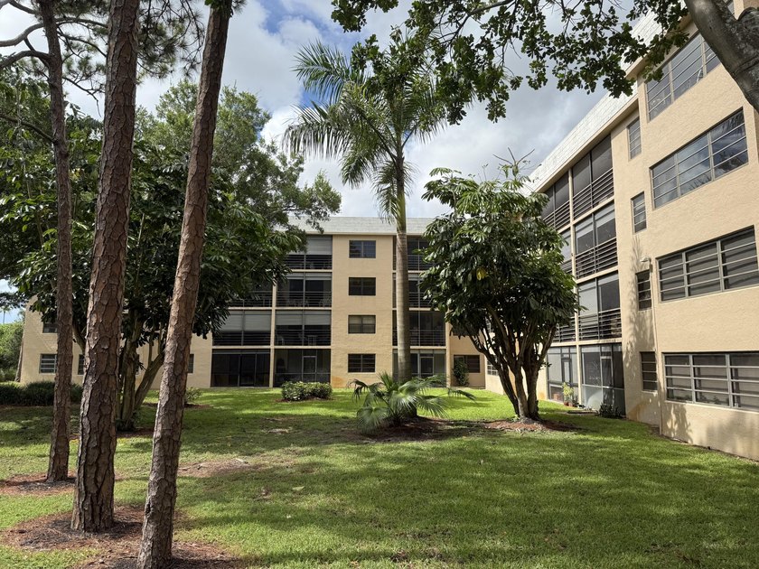 Welcome to this bright 2-bedroom, 2-bathroom condominium nestled - photo 14