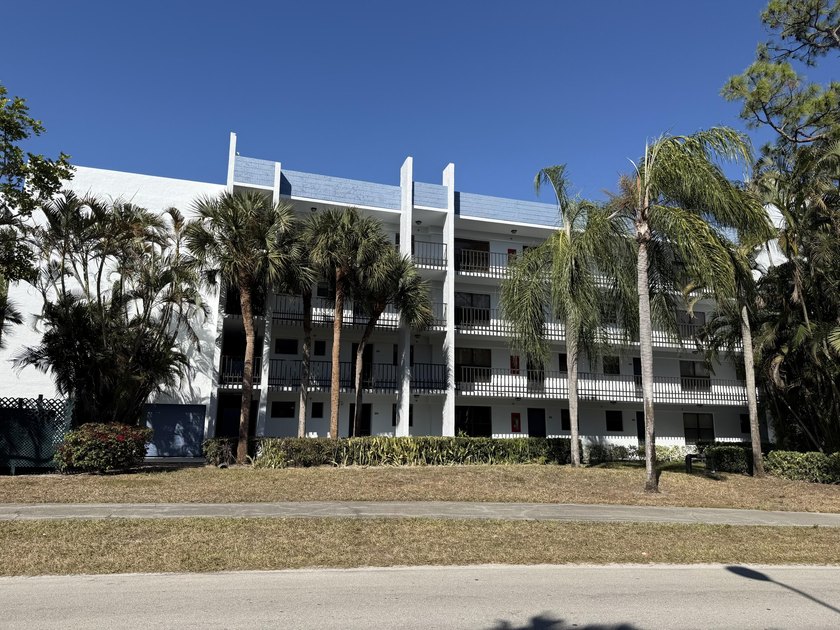 Welcome to this bright 2-bedroom, 2-bathroom condominium nestled - photo 19