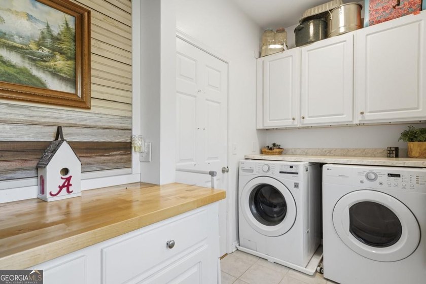 Ideal for multi-generational living, extended family, or a - photo 20