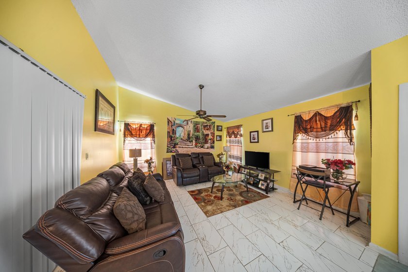 This spacious one-story villa is ideally located in the heart of - photo 3