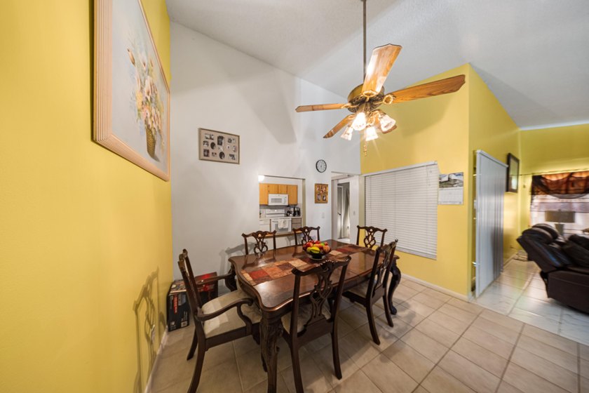 This spacious one-story villa is ideally located in the heart of - photo 8