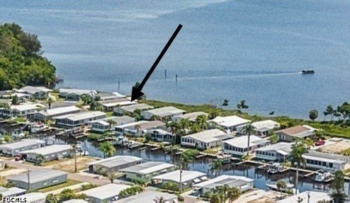 STUNNING RIVERFRONT &amp; VIEW located on Ian Island! Welcome to - photo 3