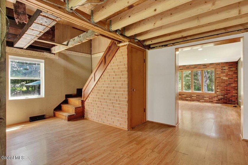 Bring your vision and make this charming 1928 bungalow your own! - photo 5