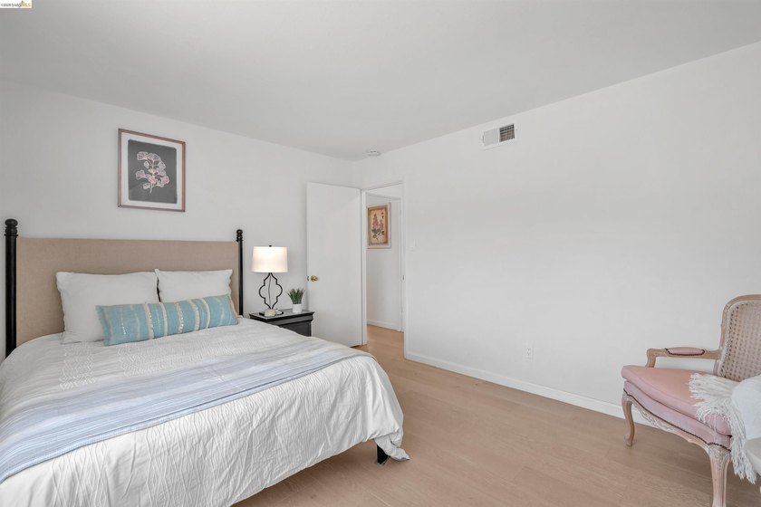 Charming upper May Valley 3 bedroom/ 2 bath home with a - photo 13