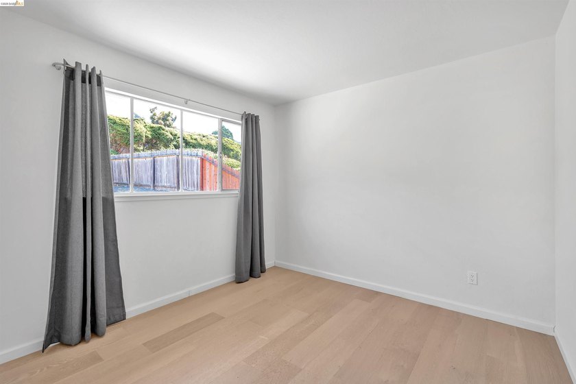 Charming upper May Valley 3 bedroom/ 2 bath home with a - photo 17