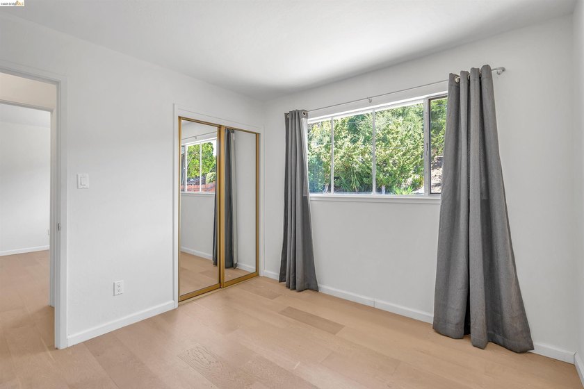 Charming upper May Valley 3 bedroom/ 2 bath home with a - photo 18
