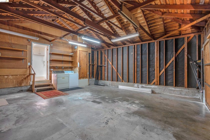 Charming upper May Valley 3 bedroom/ 2 bath home with a - photo 24