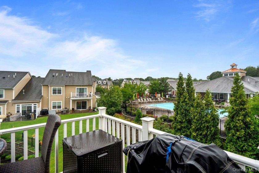 The Vineyards at Blue Point - a desirable 55+ Gated Community - photo 4