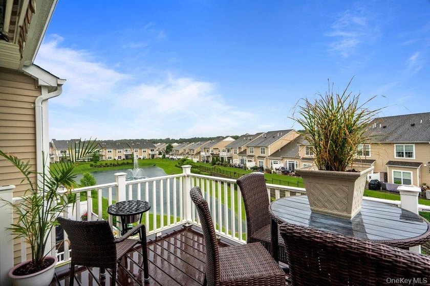 The Vineyards at Blue Point - a desirable 55+ Gated Community - photo 5