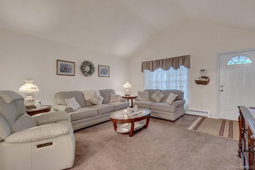 This solid 1988 built three-bedroom, two-bathroom ranch offers 1 - photo 4