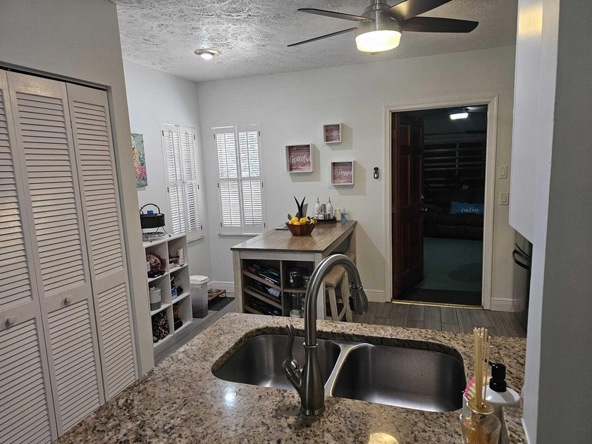 Beautiful single family pool home in La Mancha Royal Palm Beach - photo 16