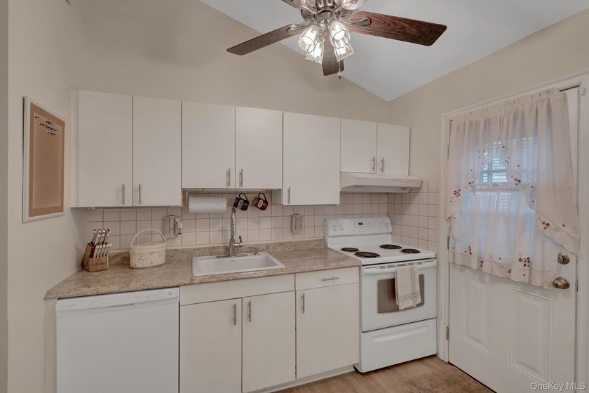 This solid 1988 built three-bedroom, two-bathroom ranch offers 1 - photo 7