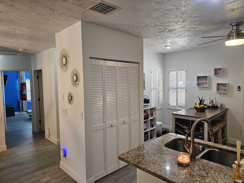 Beautiful single family pool home in La Mancha Royal Palm Beach - photo 17