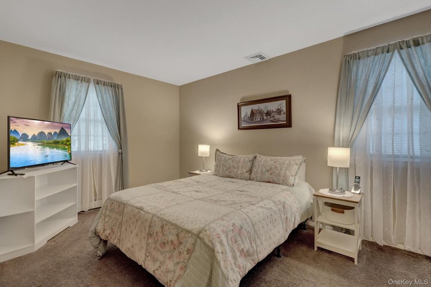 This solid 1988 built three-bedroom, two-bathroom ranch offers 1 - photo 9