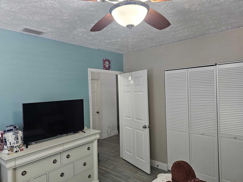 Beautiful single family pool home in La Mancha Royal Palm Beach - photo 28