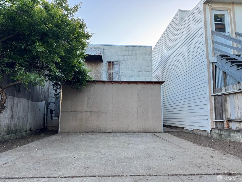 FIXER,but a great investment opportunity ! Public transportation - photo 2