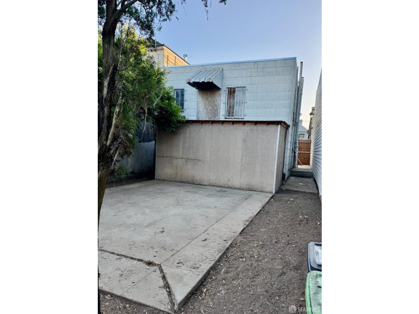 FIXER,but a great investment opportunity ! Public transportation - photo 3