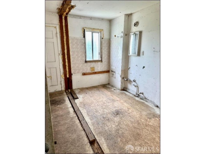 FIXER,but a great investment opportunity ! Public transportation - photo 5
