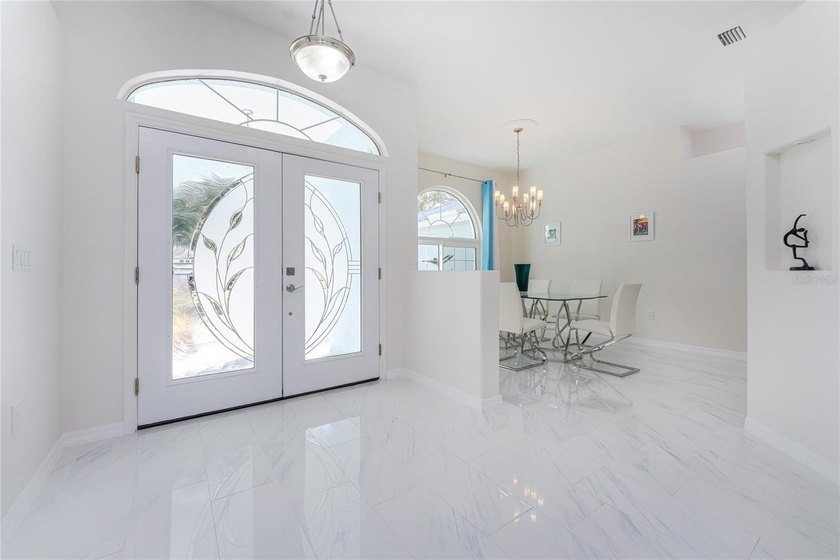 Impressive 4 Bedroom, 3 Bedroom home with attached two car - photo 5