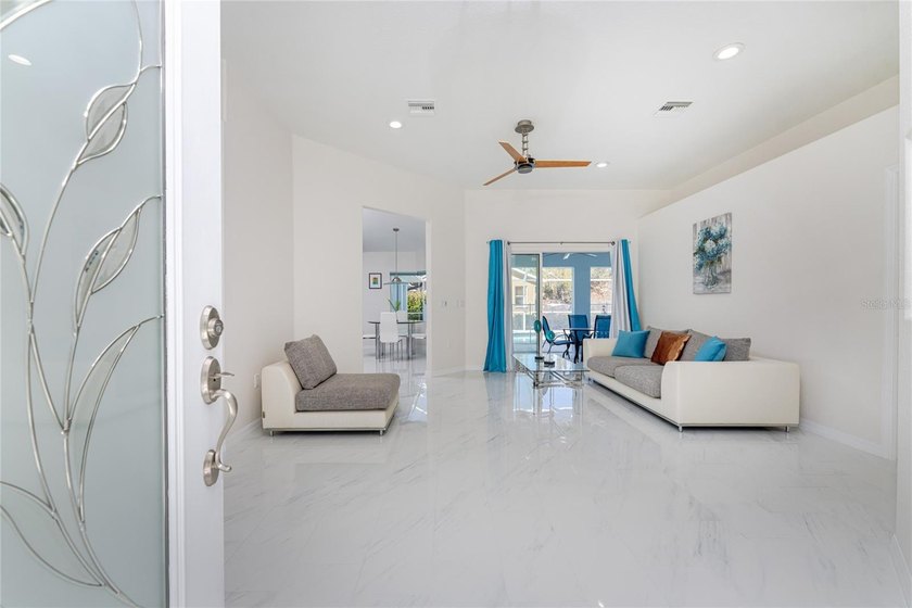 Impressive 4 Bedroom, 3 Bedroom home with attached two car - photo 8