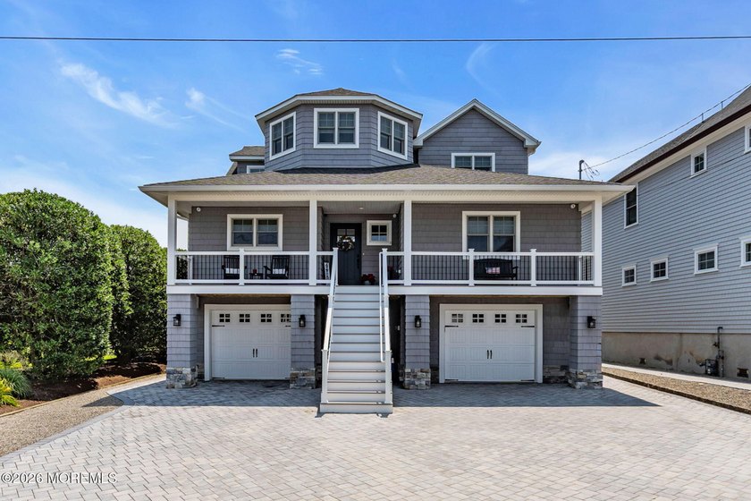 Welcome to this stunning 4-bedroom, 3 1/2-bath waterfront home - photo 2
