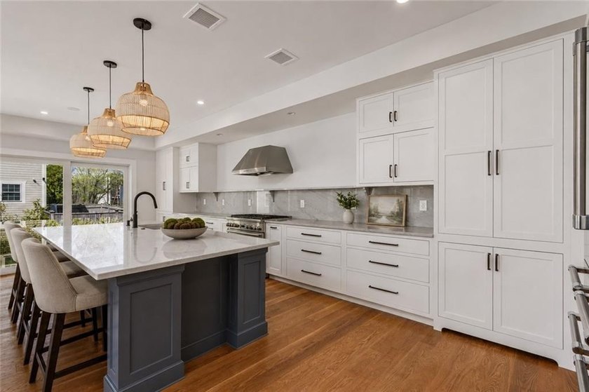 This meticulously built 3452 sf new home in Newport's Yachting - photo 11