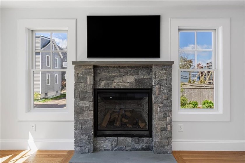 This meticulously built 3452 sf new home in Newport's Yachting - photo 14