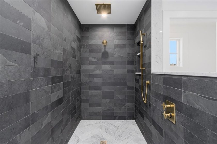 This meticulously built 3452 sf new home in Newport's Yachting - photo 31
