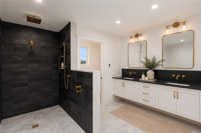 This meticulously built 3452 sf new home in Newport's Yachting - photo 32