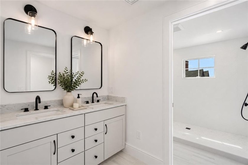 This meticulously built 3452 sf new home in Newport's Yachting - photo 42