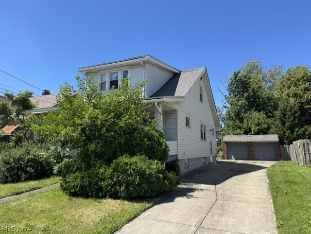 Investment Opportunity in this cape cod style home on the - photo 2
