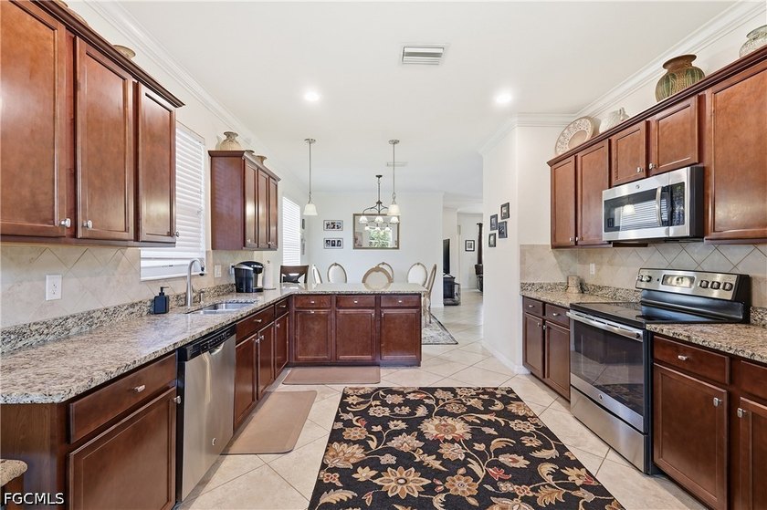 Enjoy Southwest Florida living in this gated Mirada pool home in - photo 8