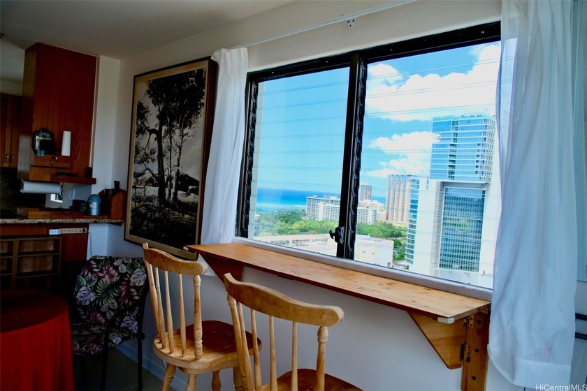 Completely remodeled corner unit in the heart of Waikiki - photo 4