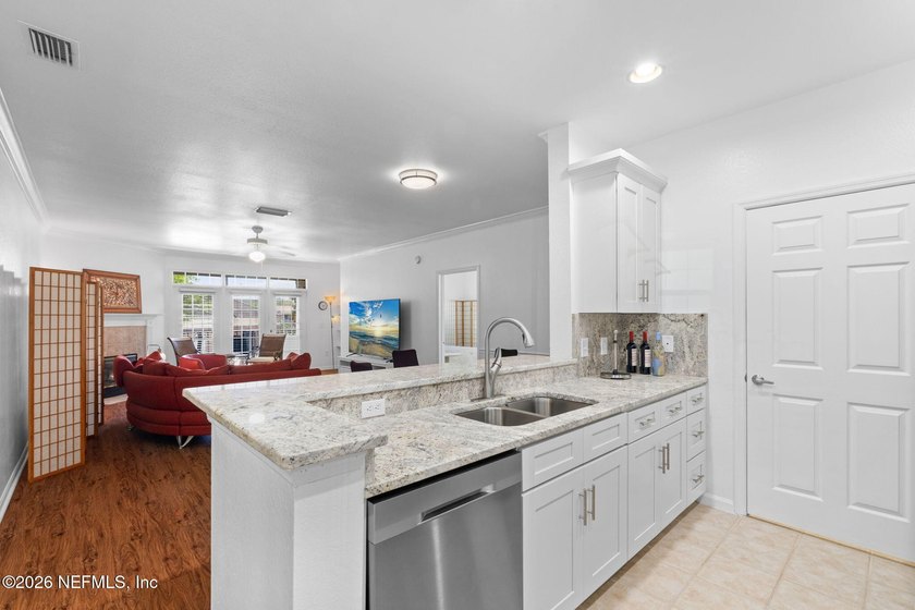 Move right into this beautifully updated condo with an attached - photo 11